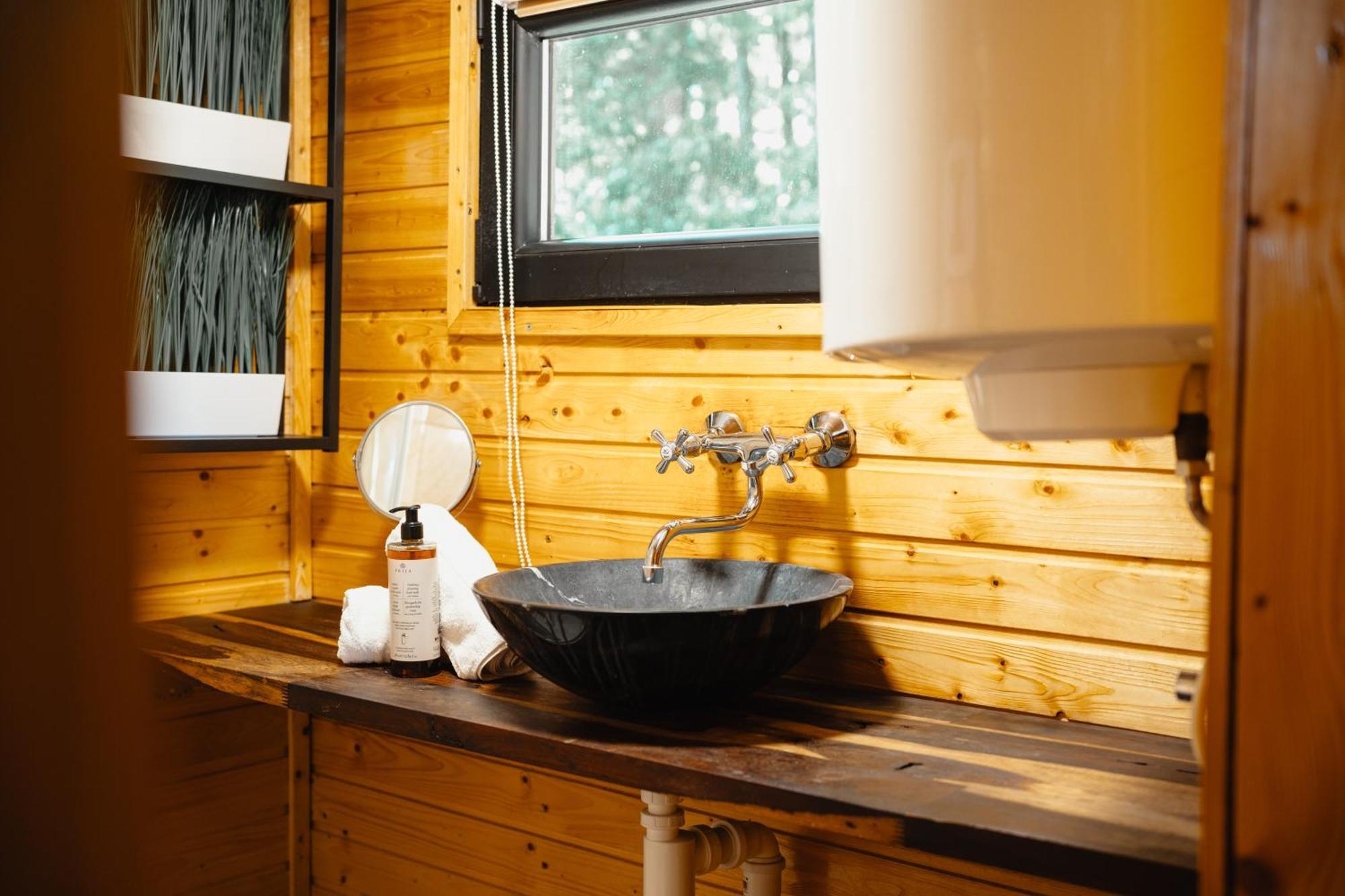 Secret Lake Prag Magic Place Relaxation& Wellness Rehenice Екстер'єр фото